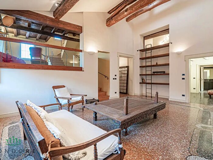 Appartamento con 8 locali in vendita in Via Castiglione, Bologna