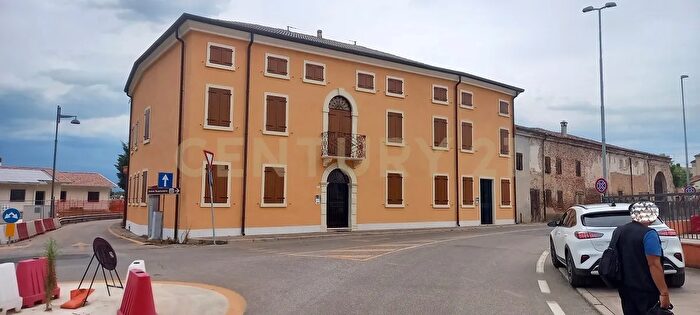 Casa con 18 locali in vendita in Via Nuova, Arcole