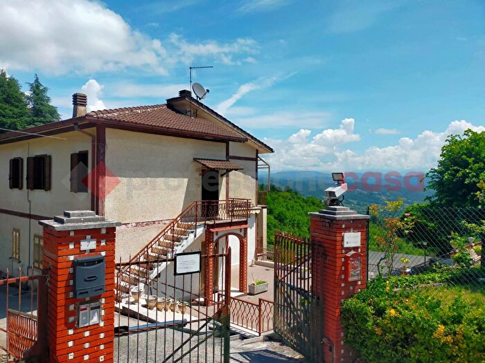 Appartamento quadrilocale in vendita in Via dei Villini Snc, Vallinfreda