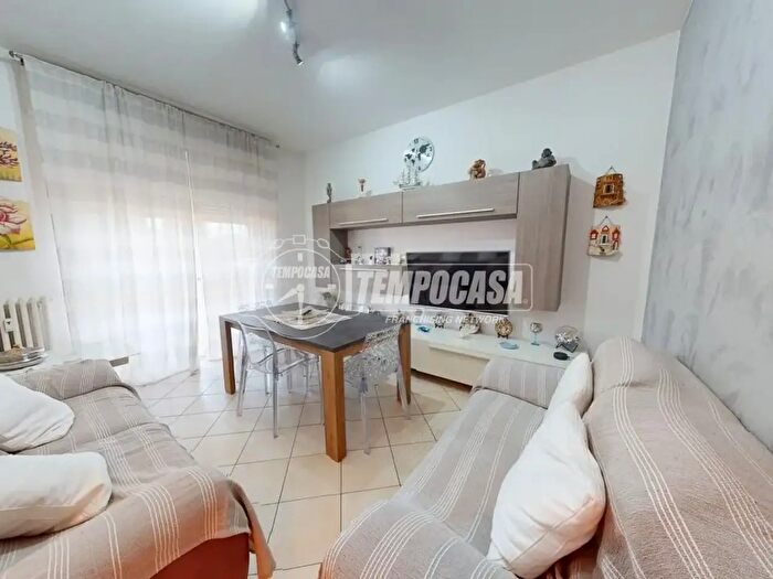 Appartamento trilocale in vendita in Via Val Malenco, Cesano Maderno