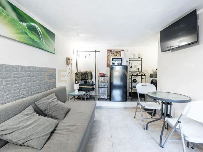 Appartamento bilocale in vendita in Via Livorno, Aci Castello