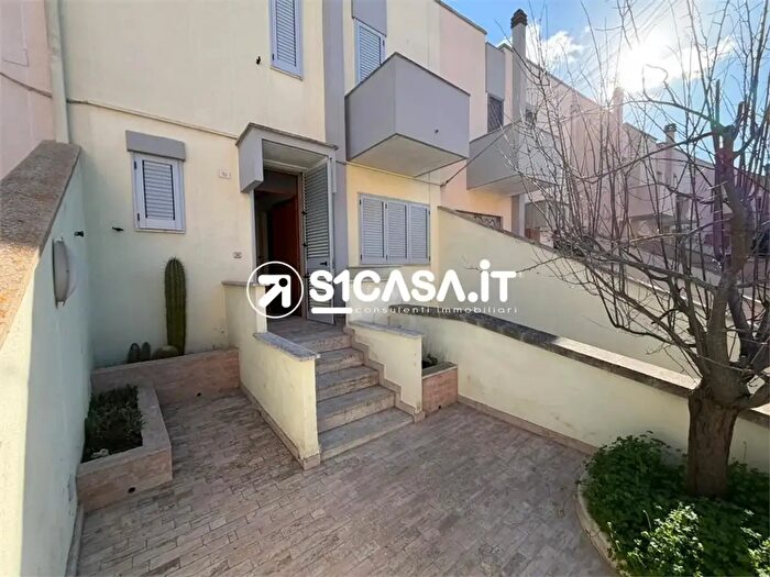 Casa con 8 locali in vendita in Via Gobetti, Galatone