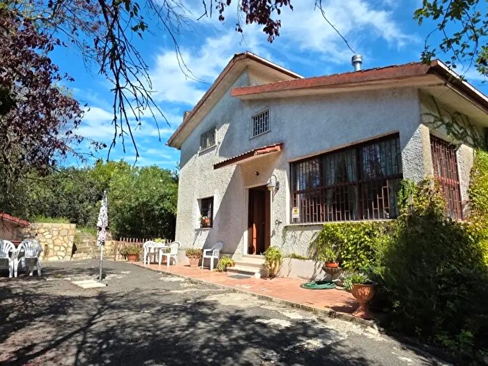 Casa con 8 locali in vendita in Via Campagnanese, Morlupo