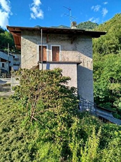 Casa quadrilocale in vendita in Via Vendolo, Castione Andevenno