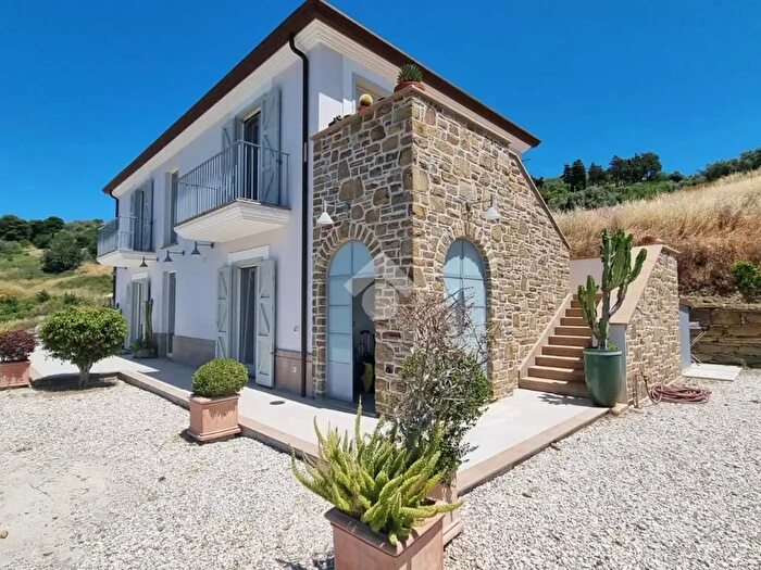 Casa con 6 locali in vendita in Località Alano, Castellabate