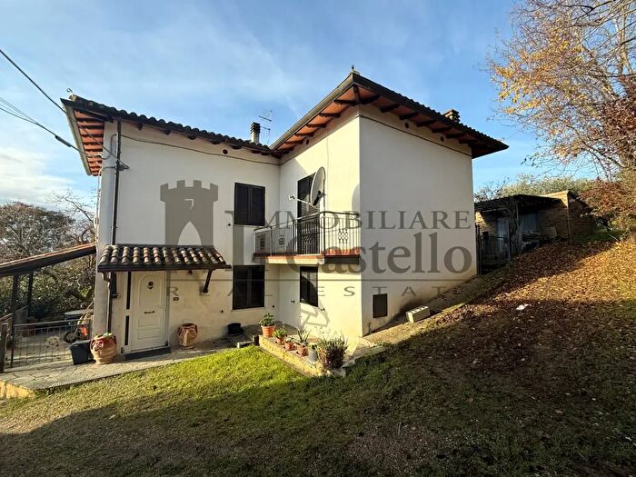 Casa quadrilocale in vendita in Vaiano, Castiglione Del Lago
