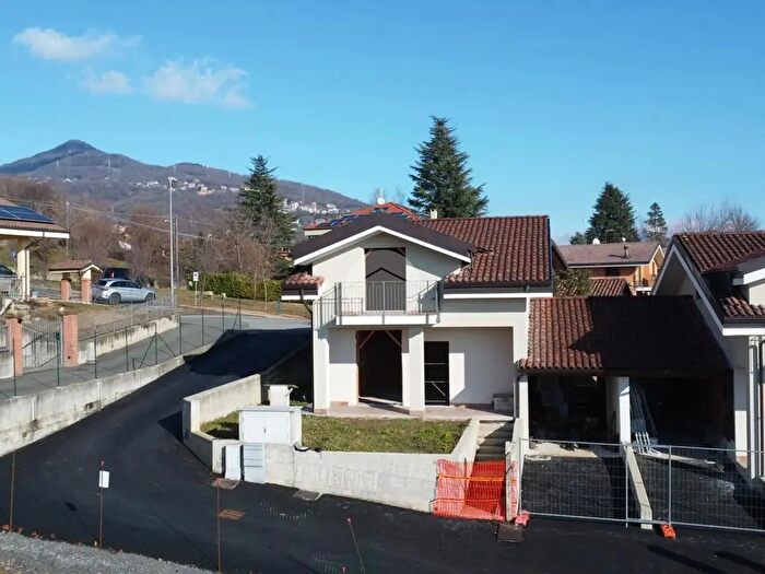 Casa con 5 locali in vendita in Via Coste, Giaveno