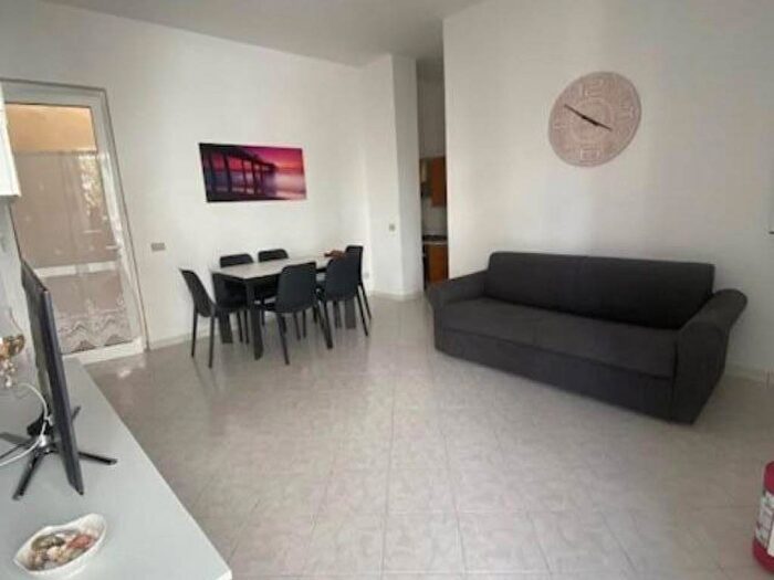 Appartamento trilocale in affitto in Via Vittorio Veneto, Lido di Camaiore, Camaiore