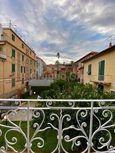 Appartamento trilocale in vendita in Alassio