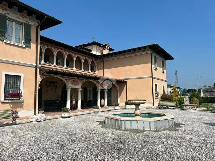 Casa con 5 locali in vendita in Via Silvio Pellico, Travagliato