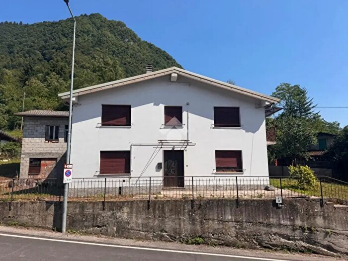 Casa con 5 locali in vendita in Via Molini, Fonzaso