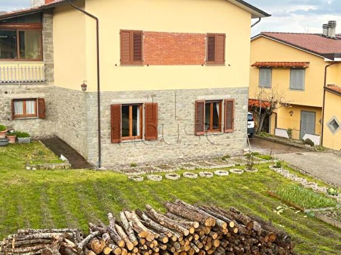 Appartamento trilocale in vendita in Via Il Cerro, Caprese Michelangelo