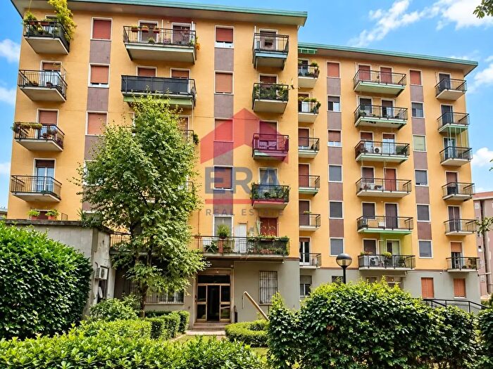 Appartamento trilocale in affitto in Via Marco d'Agrate, Milano