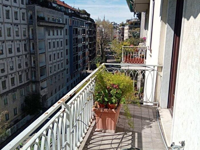 Appartamento trilocale in affitto in Via Pietro Mascagni, Palestro, Milano