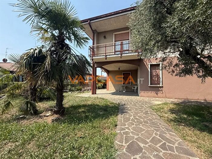 Casa con 5 locali in vendita in Via Anita Chiari, Mornico Al Serio