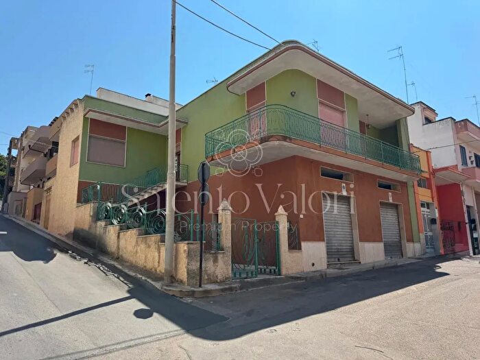 Casa quadrilocale in vendita in Via dei Mille, Parabita