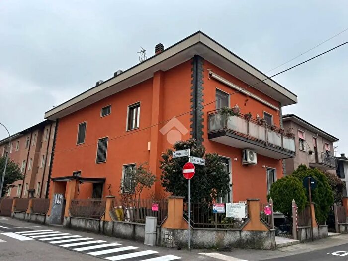 Appartamento trilocale in vendita in Via Alessandro Volta, Pero