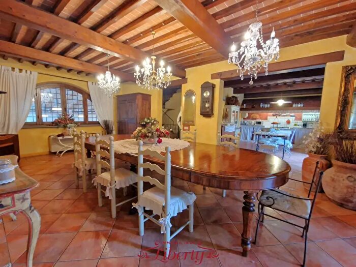 Casa con 14 locali in vendita in Massarosa