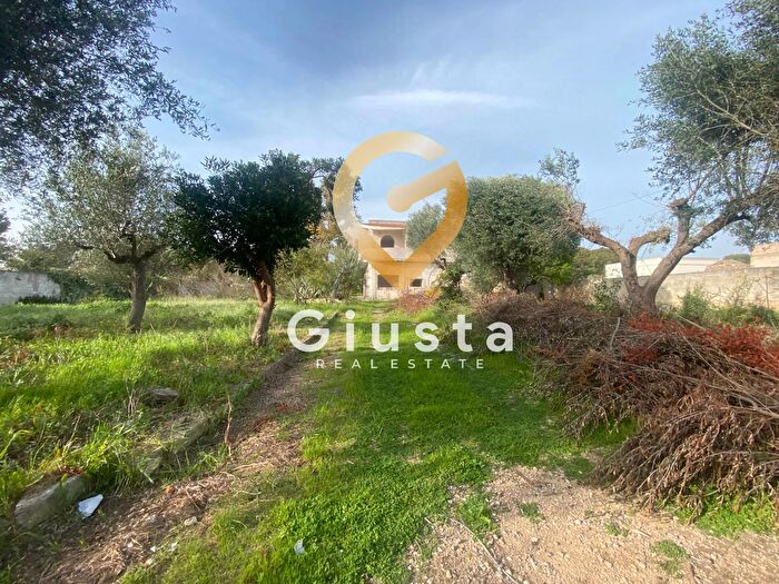 Casa con 6 locali in vendita in Via Volga, Torricella