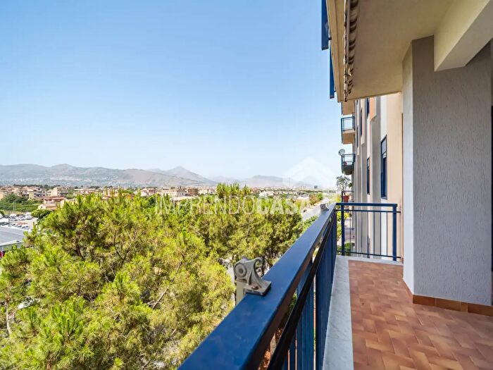 Appartamento con 5 locali in vendita in Via dell'Antilope, Palermo