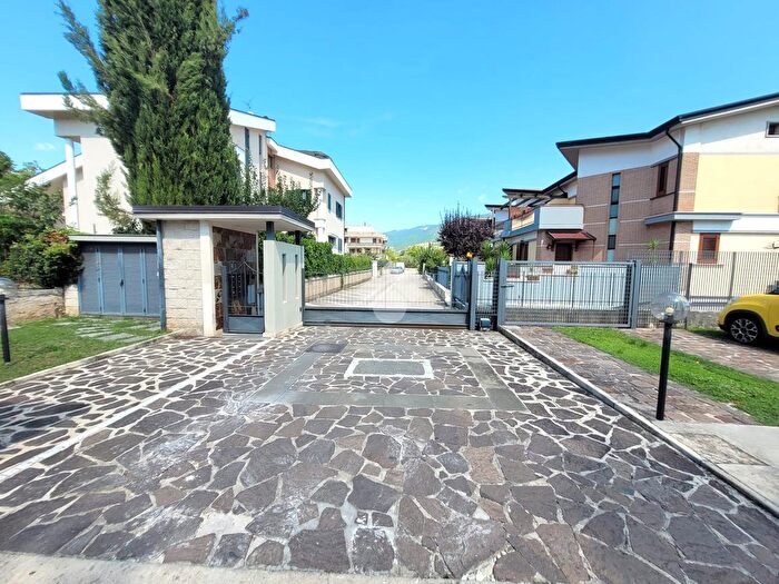 Appartamento trilocale in vendita in Traversa Via Peraine, Moiano