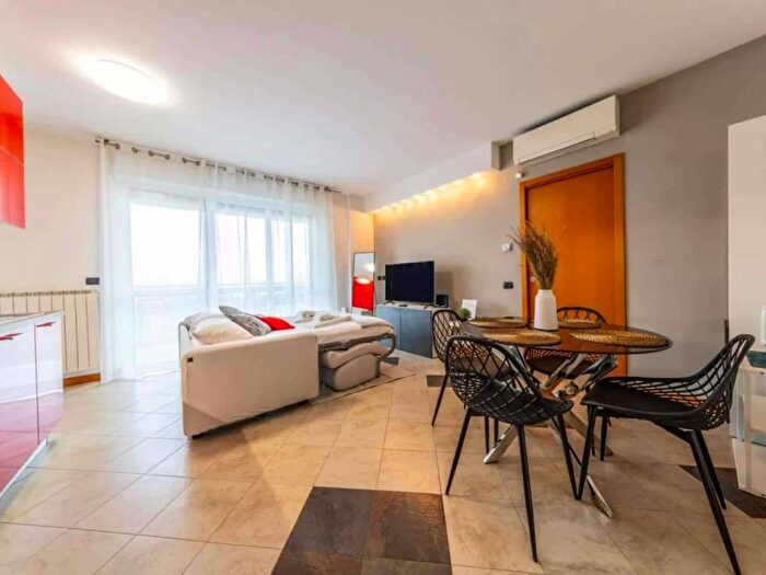 Appartamento bilocale in affitto in Via del Futurismo, Santa Giulia, Milano
