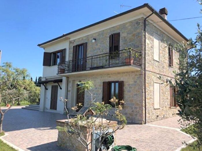 Casa con 6 locali in vendita in Via Belveduto SNC, Castiglione Del Lago