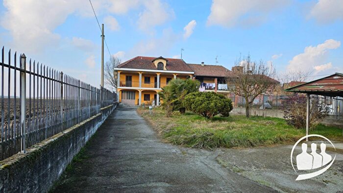 Casa con 6 locali in vendita in Strada Santa Maria, Crescentino