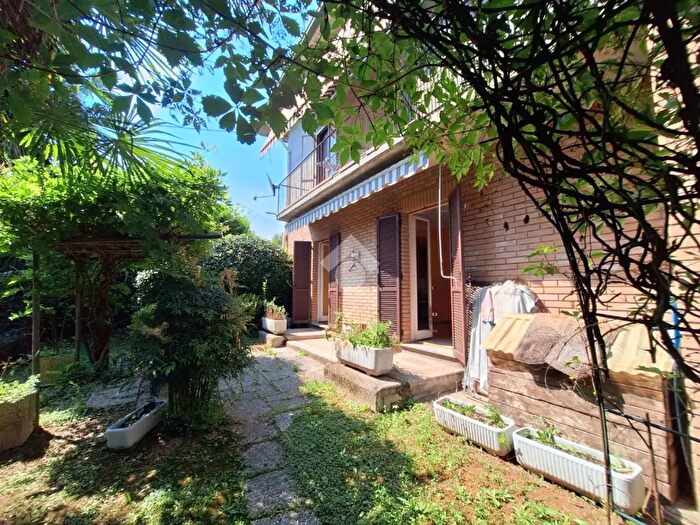 Appartamento trilocale in vendita in Via Caduti Albatesi, Como