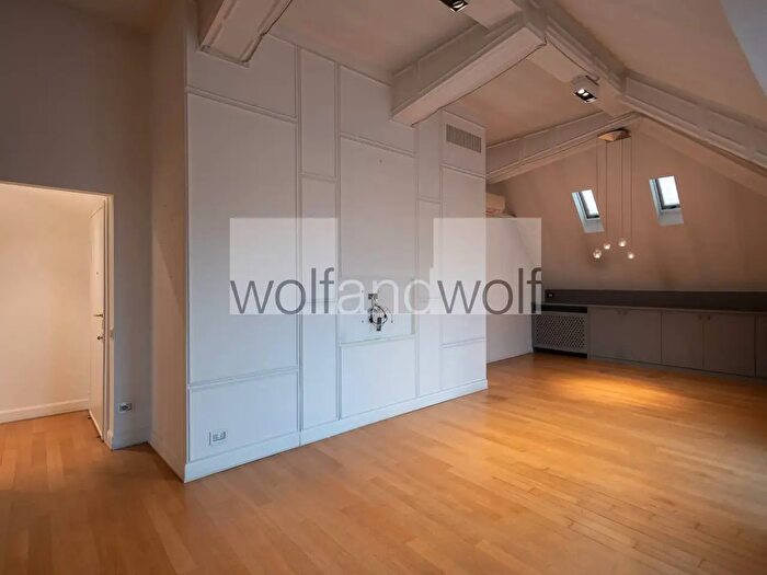 Appartamento quadrilocale in vendita in Via Manzoni, Milano