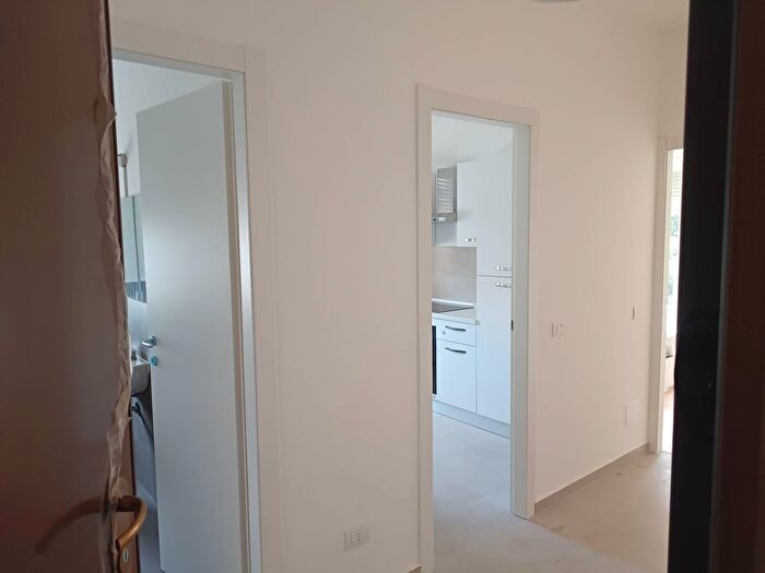 Appartamento trilocale in affitto in Via Andrea Maffei, Milano