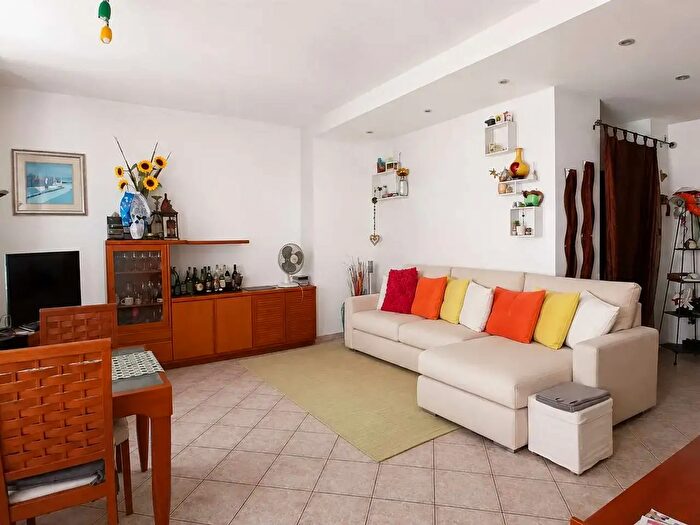 Appartamento trilocale in vendita in Via Cadorna, Trieste