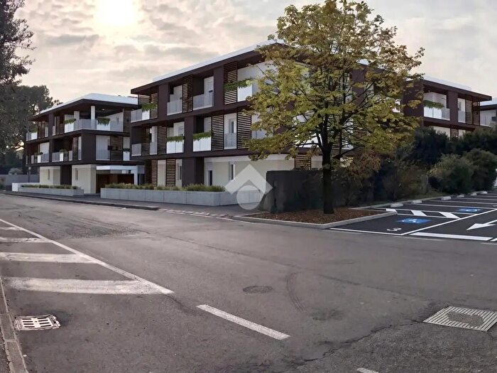 Appartamento quadrilocale in vendita in Via Cerpelloni, Verona
