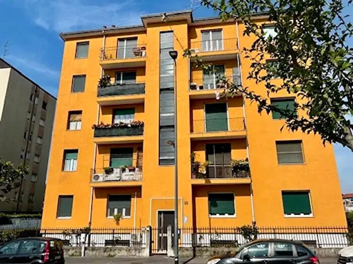 Appartamento bilocale in vendita in Via Voltri, Milano