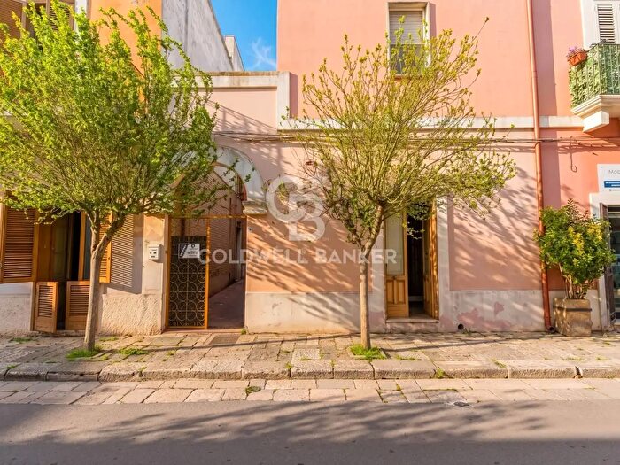 Casa bilocale in vendita in Via Croce, Campi Salentina