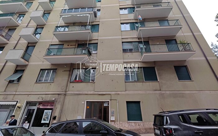 Appartamento trilocale in vendita in Via Lorenzo Dufour, Genova