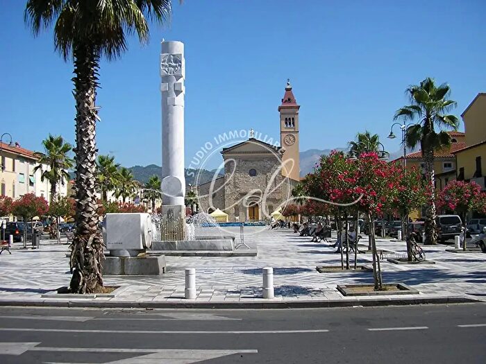 Appartamento quadrilocale in affitto in Carrara