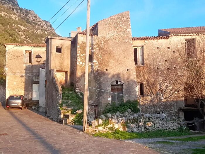 Casa con 5 locali in vendita in Giungano