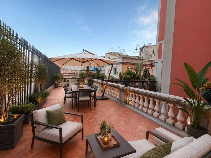 Appartamento quadrilocale in affitto in Via Maddaloni, Centro Storico, Napoli