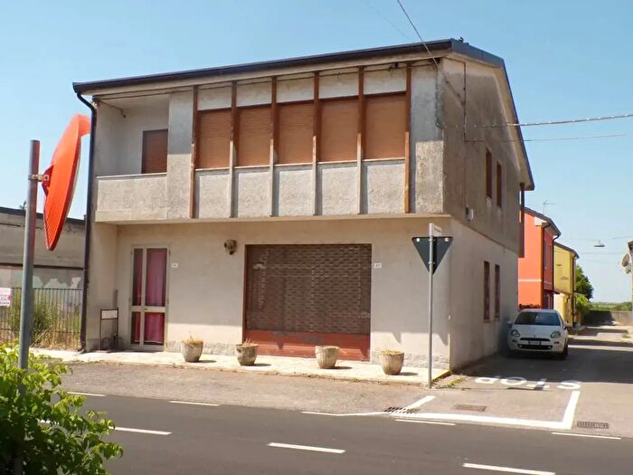 Casa con 8 locali in vendita in Riviera Cavallotti, Codigoro