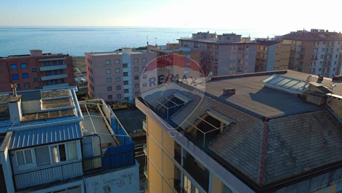 Appartamento con 8 locali in vendita in Corso De Michiel, Chiavari