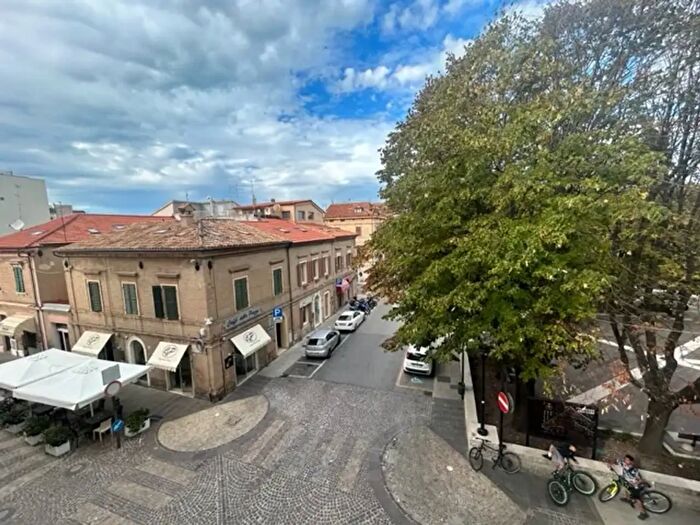 Appartamento con 6 locali in vendita in Via Fratelli Cairoli, Falconara Marittima