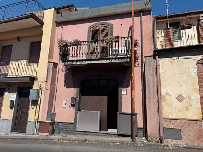 Casa trilocale in vendita in Via Poggiofelice, Zafferana Etnea