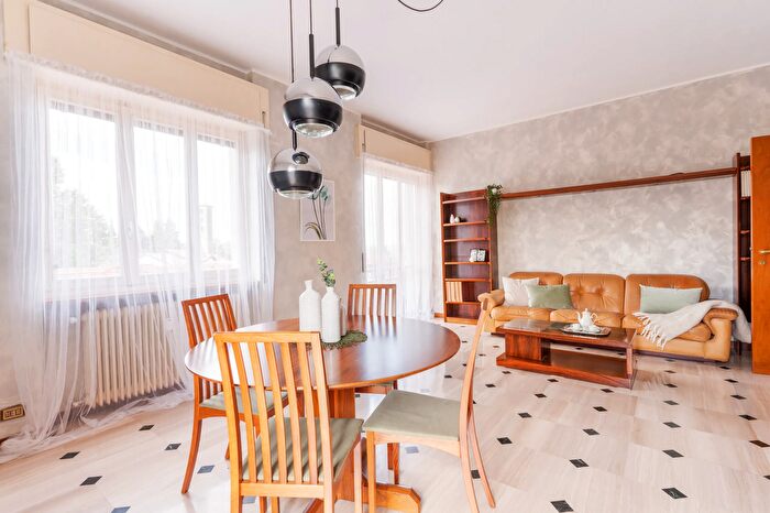 Appartamento trilocale in vendita in Via Mirabello, Como