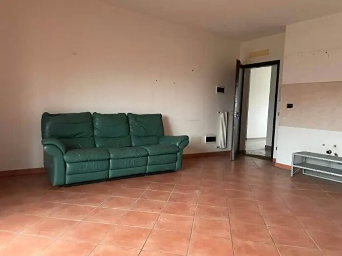 Appartamento trilocale in vendita in Via Luigi Settembrini, Reggio Emilia