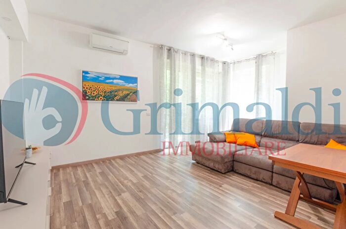 Appartamento trilocale in vendita in Via Palmaria, Milano