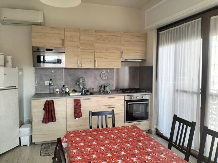 Appartamento trilocale in affitto in Piazza Plebiscito, Centro Storico, Barletta