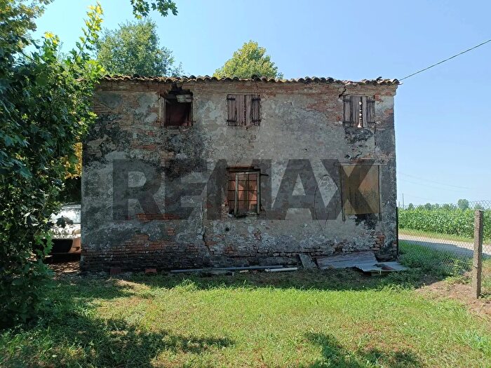 Casa con 7 locali in vendita in Canda