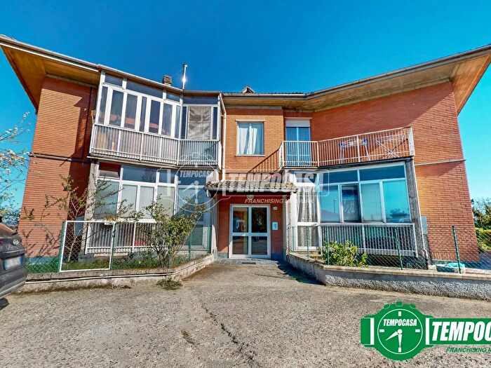 Appartamento trilocale in vendita in Condominio Castelli, Rocca Grimalda