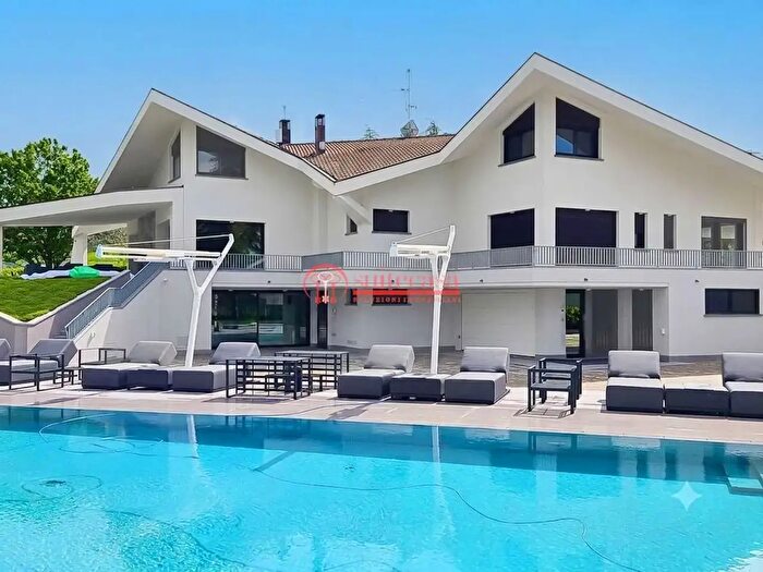 Casa con 12 locali in vendita in San Marino